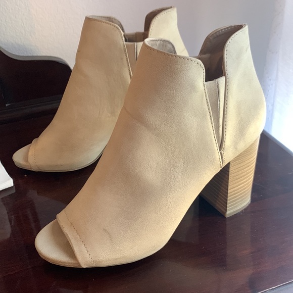 Madden Girl Off-White ankle boots - Picture 2 of 9